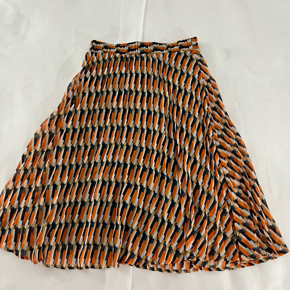 Forever 21 pleated midi Skirt